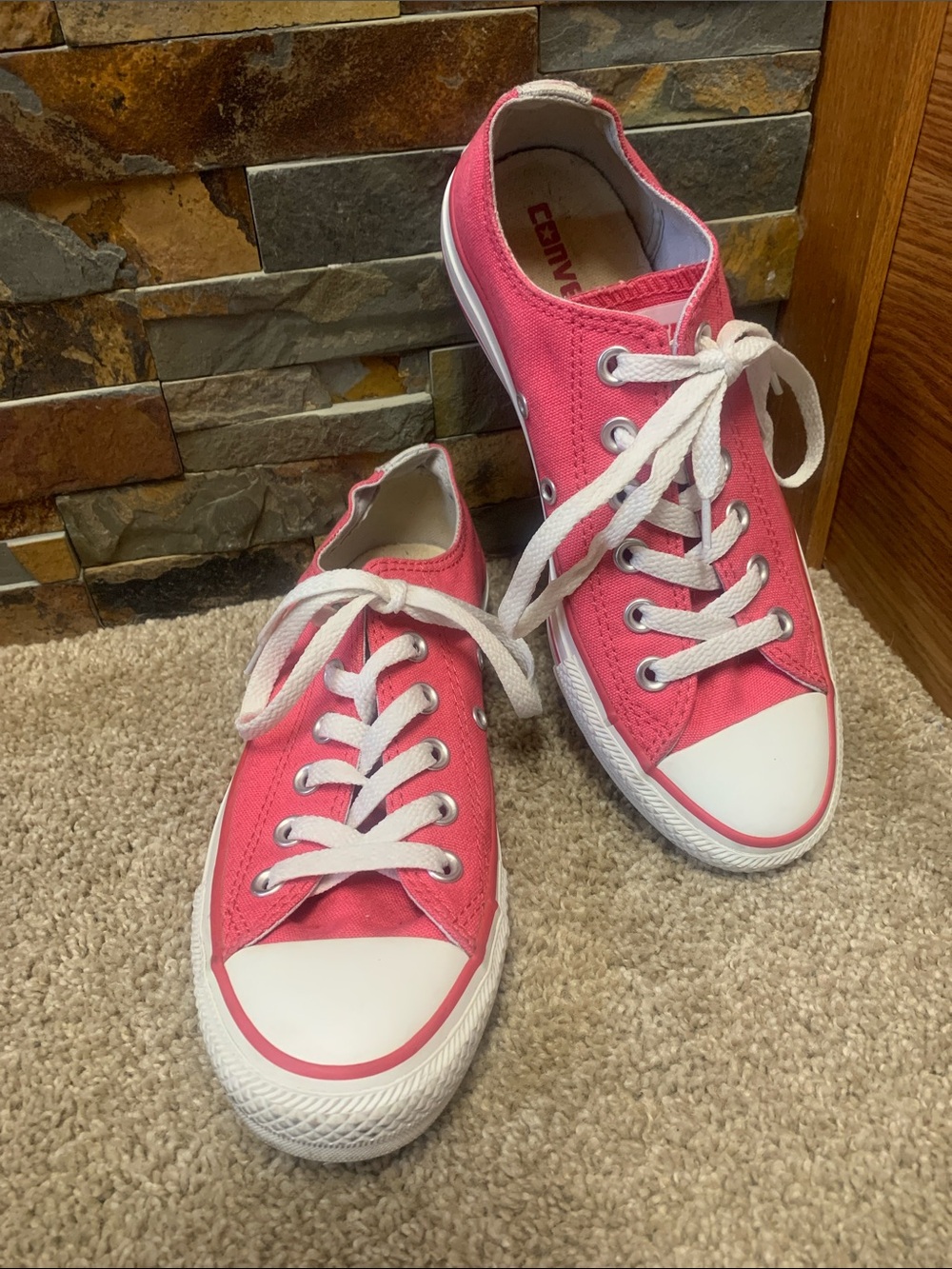 Converse Low-Top Canvas Sneakers in Pink and White 7/37.5